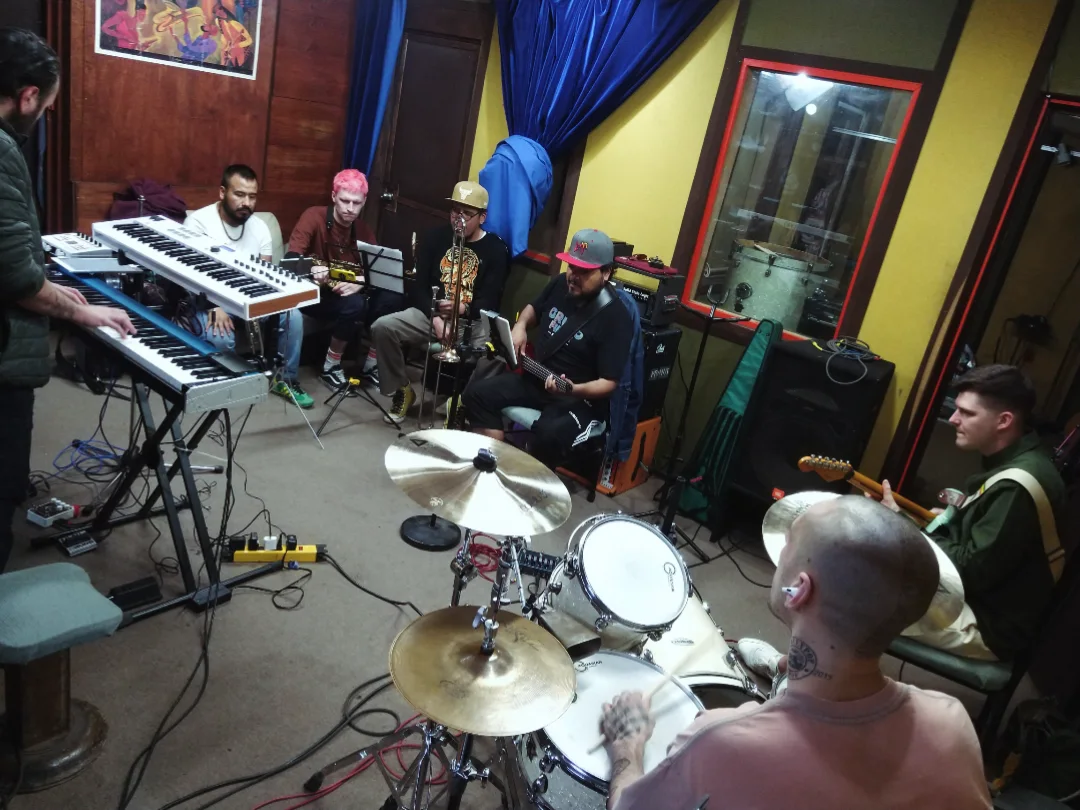Lollypop Lorry en sesión dentro de Arte Acústico