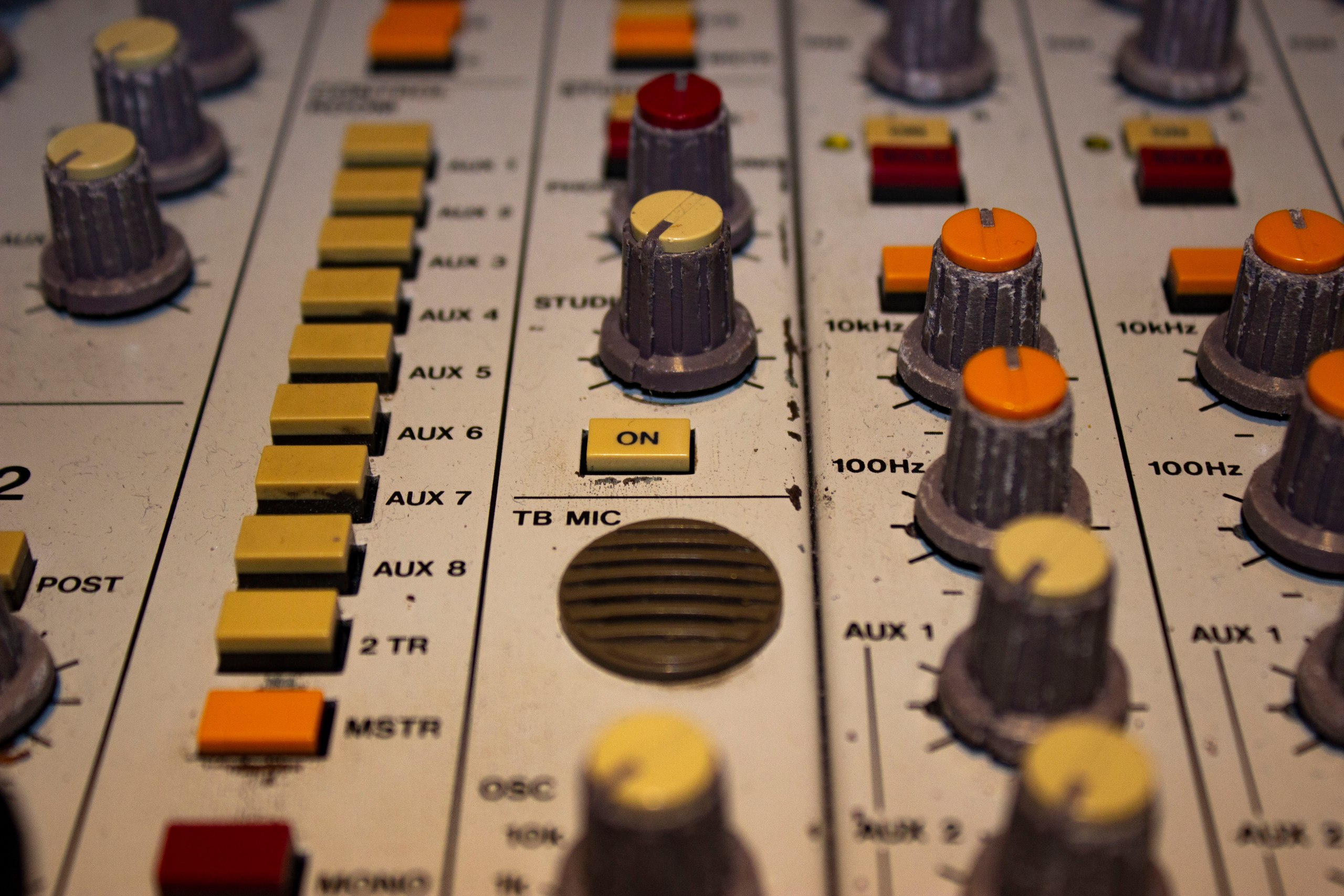 Consola analógica de Arte Acústico